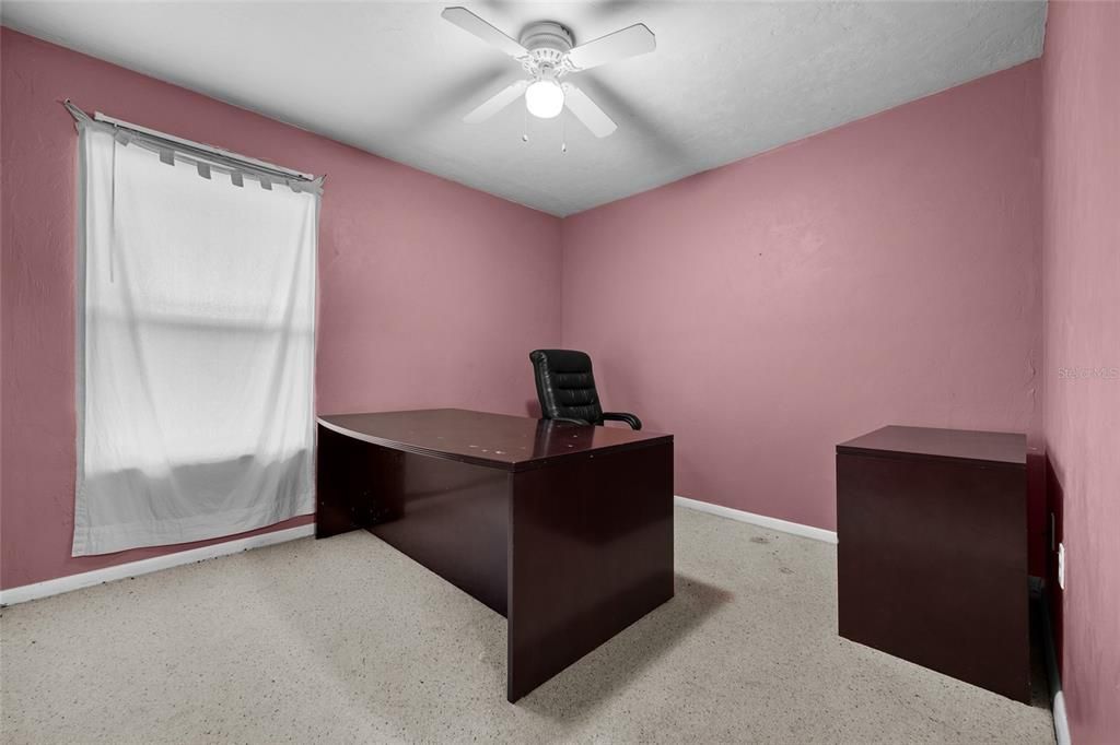 На продажу: $289,900 (4 спален, 2 ванн, 1582 Квадратных фут)