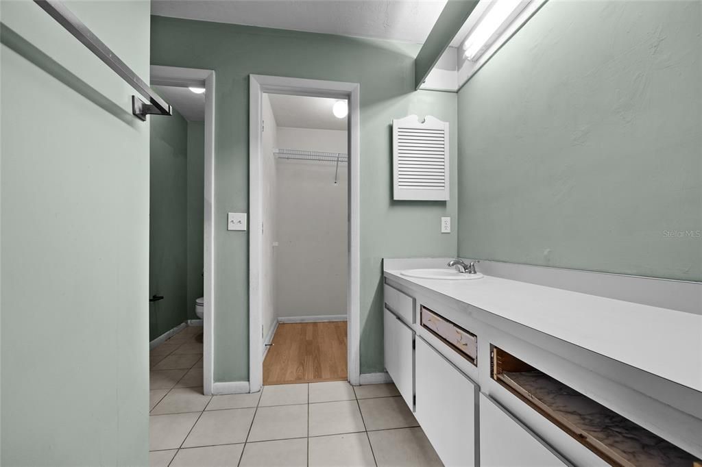 На продажу: $289,900 (4 спален, 2 ванн, 1582 Квадратных фут)