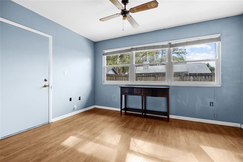 На продажу: $289,900 (4 спален, 2 ванн, 1582 Квадратных фут)