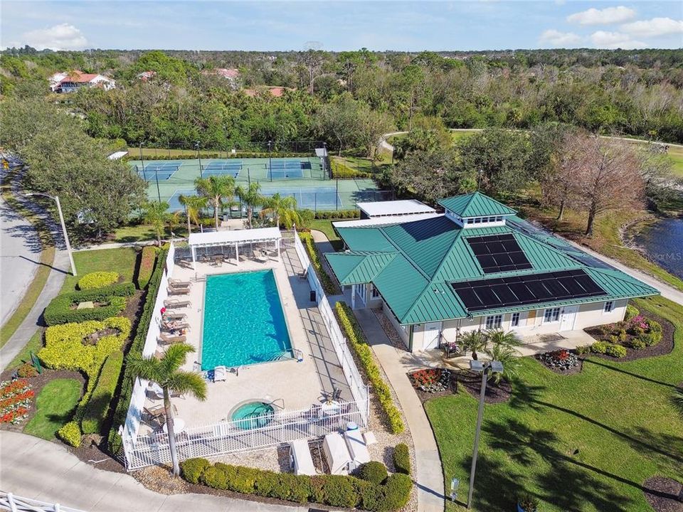 На продажу: $299,900 (2 спален, 2 ванн, 1352 Квадратных фут)