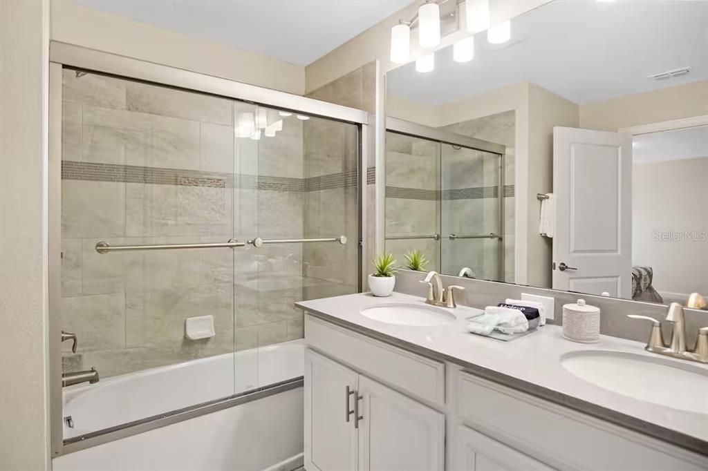 For Rent: $2,995 (4 beds, 3 baths, 1914 Square Feet)