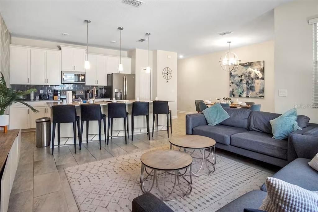 For Rent: $2,995 (4 beds, 3 baths, 1914 Square Feet)