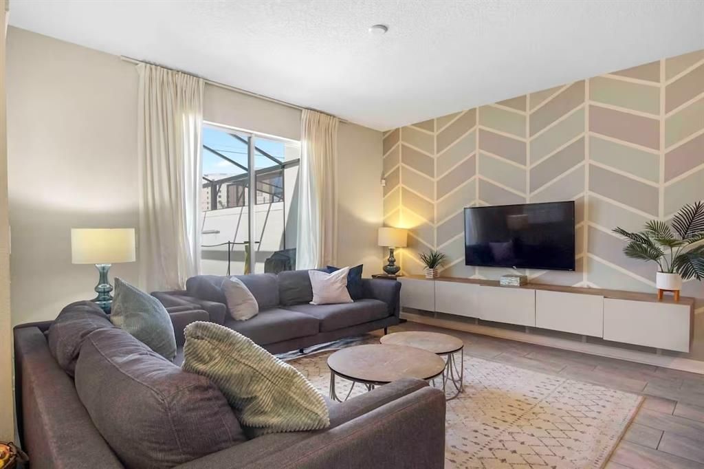 For Rent: $2,995 (4 beds, 3 baths, 1914 Square Feet)