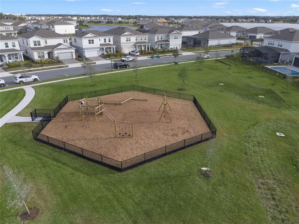 For Sale: $699,999 (3 beds, 2 baths, 2627 Square Feet)