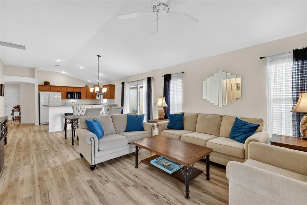 En Venta: $350,000 (3 camas, 2 baños, 1403 Pies cuadrados)