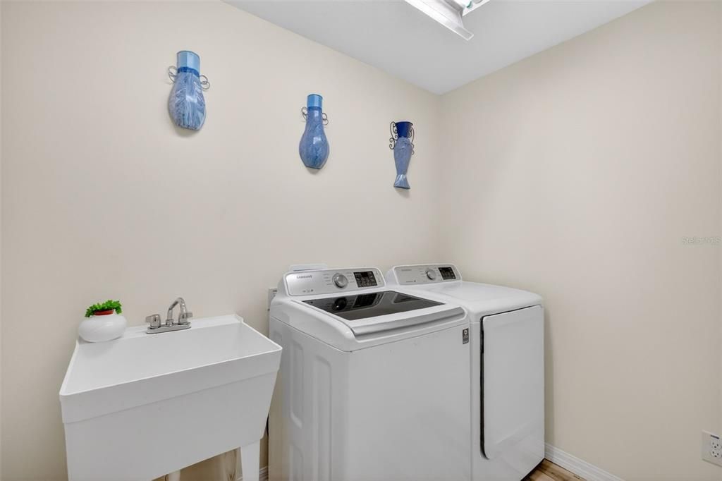 En Venta: $350,000 (3 camas, 2 baños, 1403 Pies cuadrados)