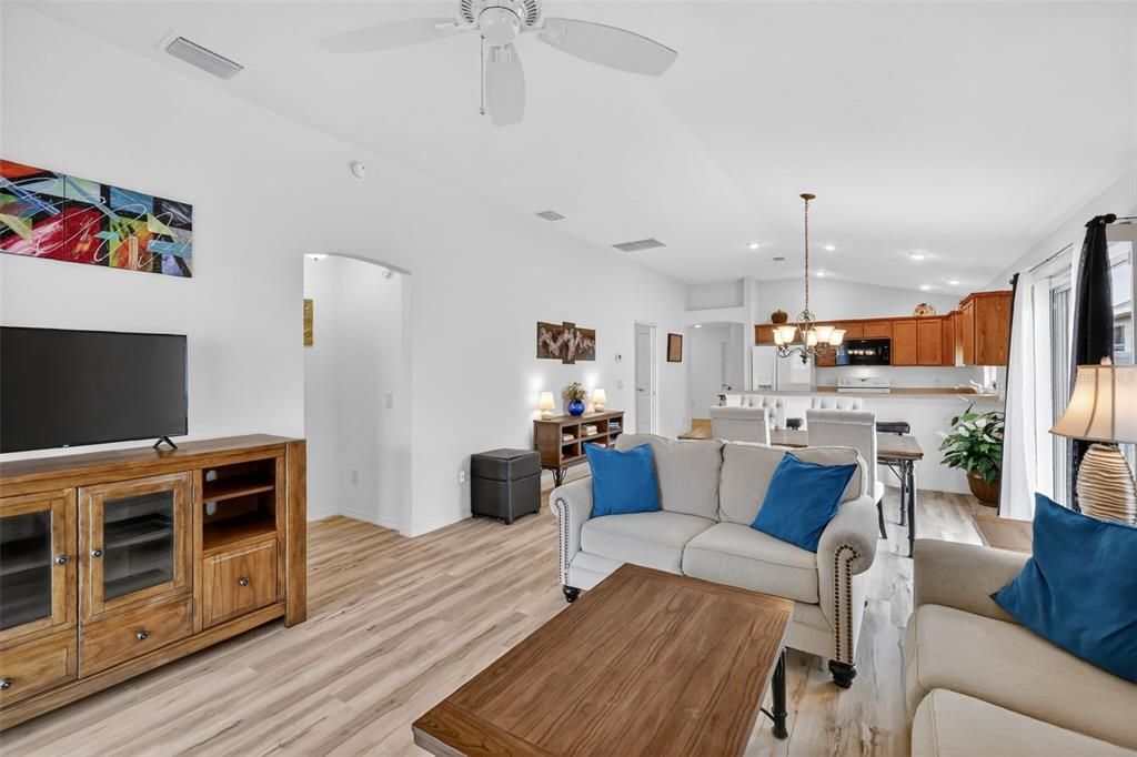 En Venta: $350,000 (3 camas, 2 baños, 1403 Pies cuadrados)