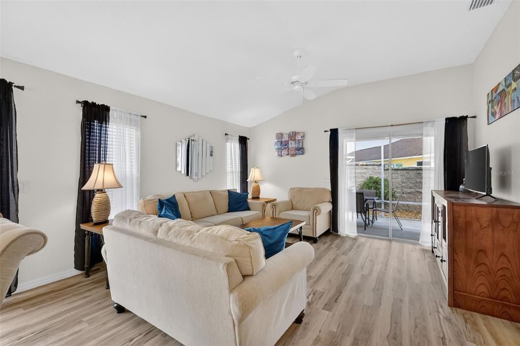 En Venta: $350,000 (3 camas, 2 baños, 1403 Pies cuadrados)