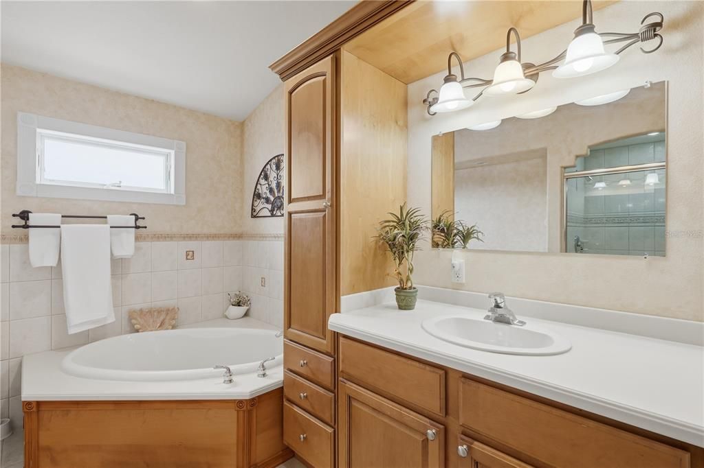 待售: $1,500,000 (2 贝兹, 2 浴室, 1968 平方英尺)