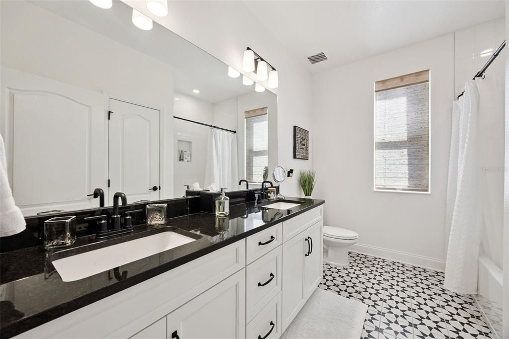 En Venta: $999,000 (5 camas, 3 baños, 3563 Pies cuadrados)