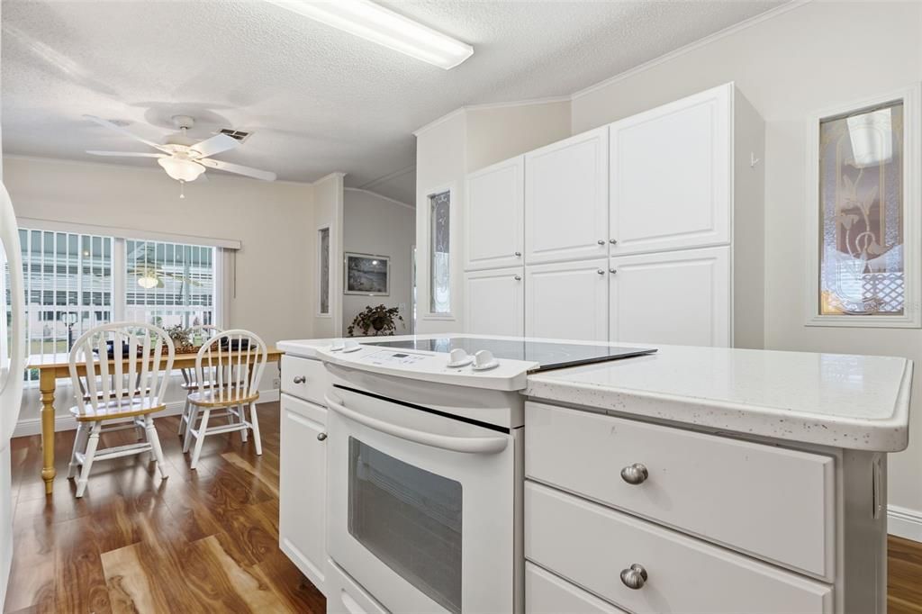 На продажу: $235,000 (2 спален, 2 ванн, 1431 Квадратных фут)