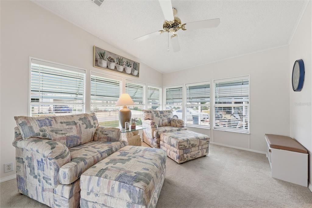 На продажу: $235,000 (2 спален, 2 ванн, 1431 Квадратных фут)