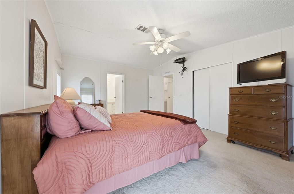 На продажу: $235,000 (2 спален, 2 ванн, 1431 Квадратных фут)