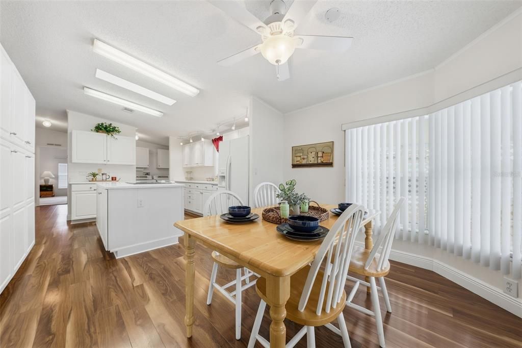 На продажу: $235,000 (2 спален, 2 ванн, 1431 Квадратных фут)