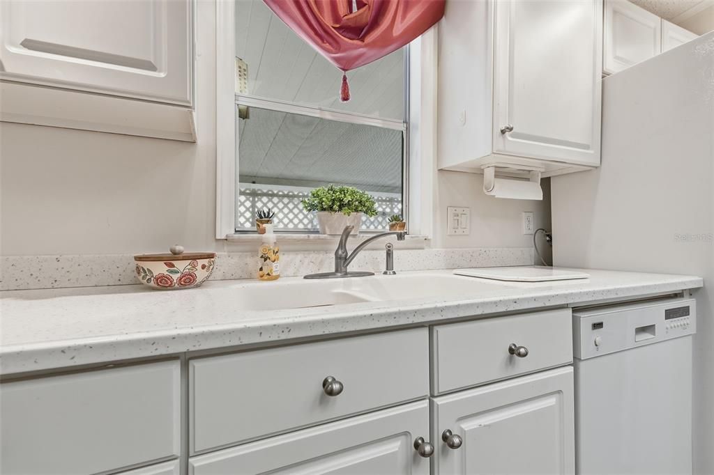 На продажу: $235,000 (2 спален, 2 ванн, 1431 Квадратных фут)