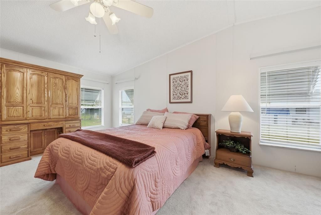 На продажу: $235,000 (2 спален, 2 ванн, 1431 Квадратных фут)