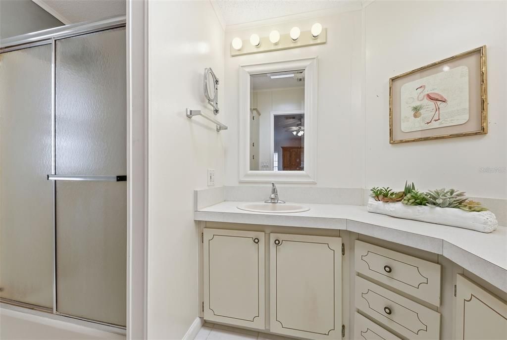 На продажу: $235,000 (2 спален, 2 ванн, 1431 Квадратных фут)