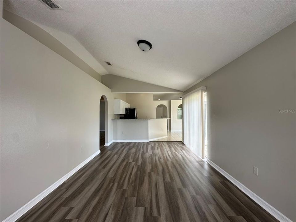 出租: $1,895 (3 贝兹, 2 浴室, 1505 平方英尺)