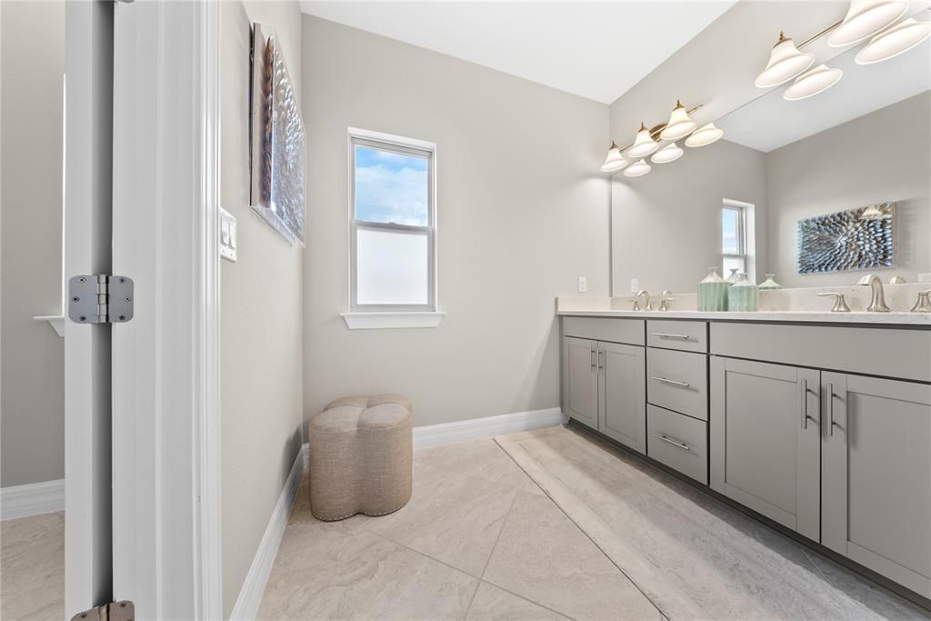 For Sale: $1,799,000 (6 beds, 4 baths, 5269 Square Feet)