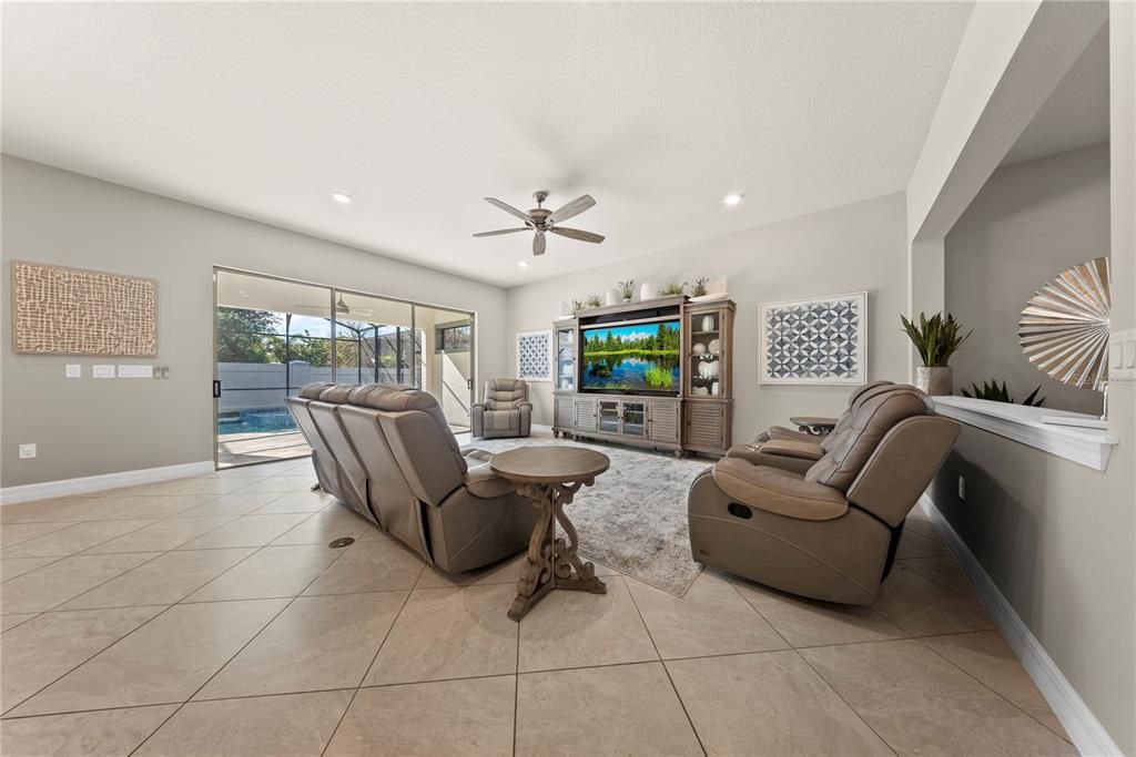 For Sale: $1,799,000 (6 beds, 4 baths, 5269 Square Feet)