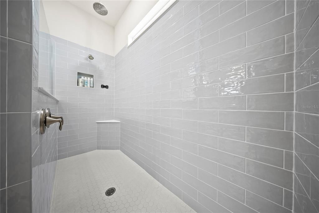 For Sale: $1,799,000 (6 beds, 4 baths, 5269 Square Feet)