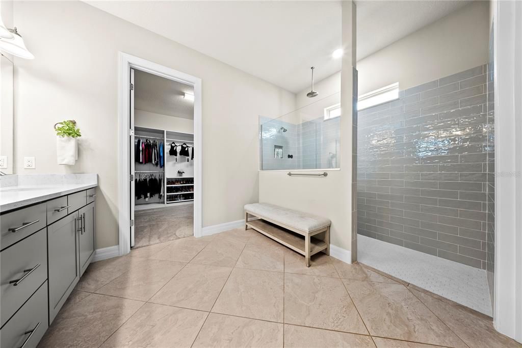 For Sale: $1,799,000 (6 beds, 4 baths, 5269 Square Feet)