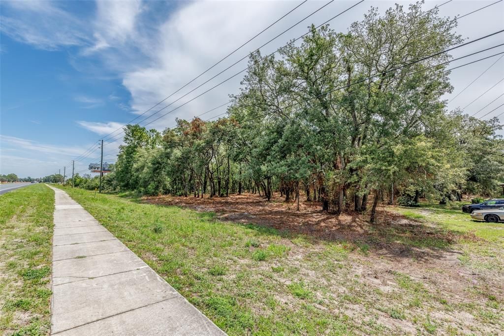 待售: $1,600,000 (1,933,951 平方英尺)