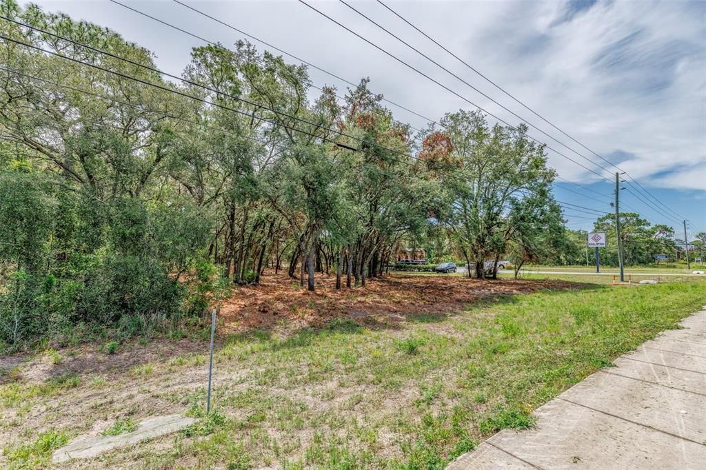 待售: $1,600,000 (1,933,951 平方英尺)