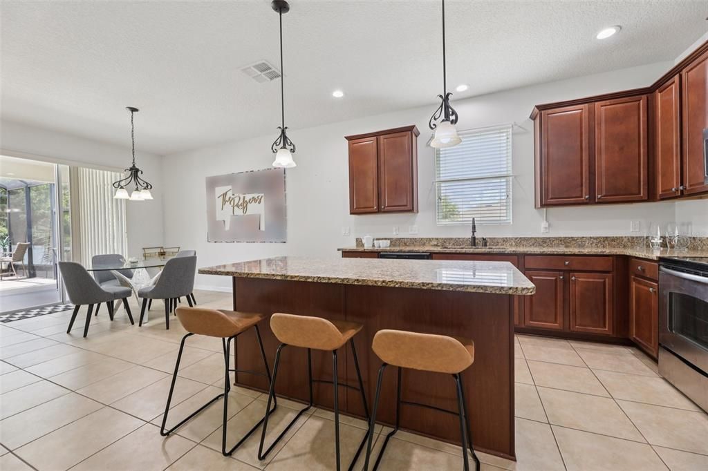 出租: $2,500 (4 贝兹, 2 浴室, 2017 平方英尺)