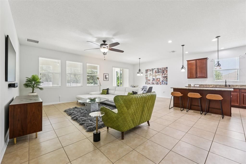 出租: $2,500 (4 贝兹, 2 浴室, 2017 平方英尺)