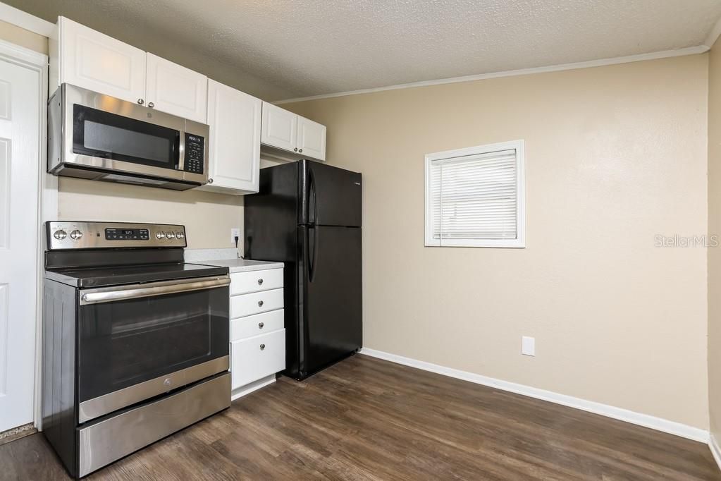 For Sale: $255,000 (3 beds, 2 baths, 1176 Square Feet)