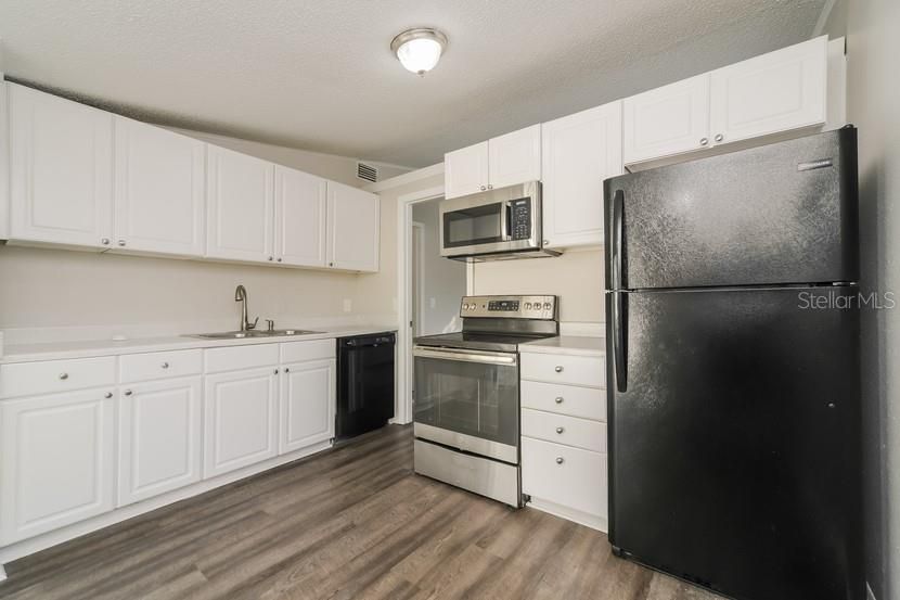 待售: $249,000 (3 贝兹, 2 浴室, 1176 平方英尺)