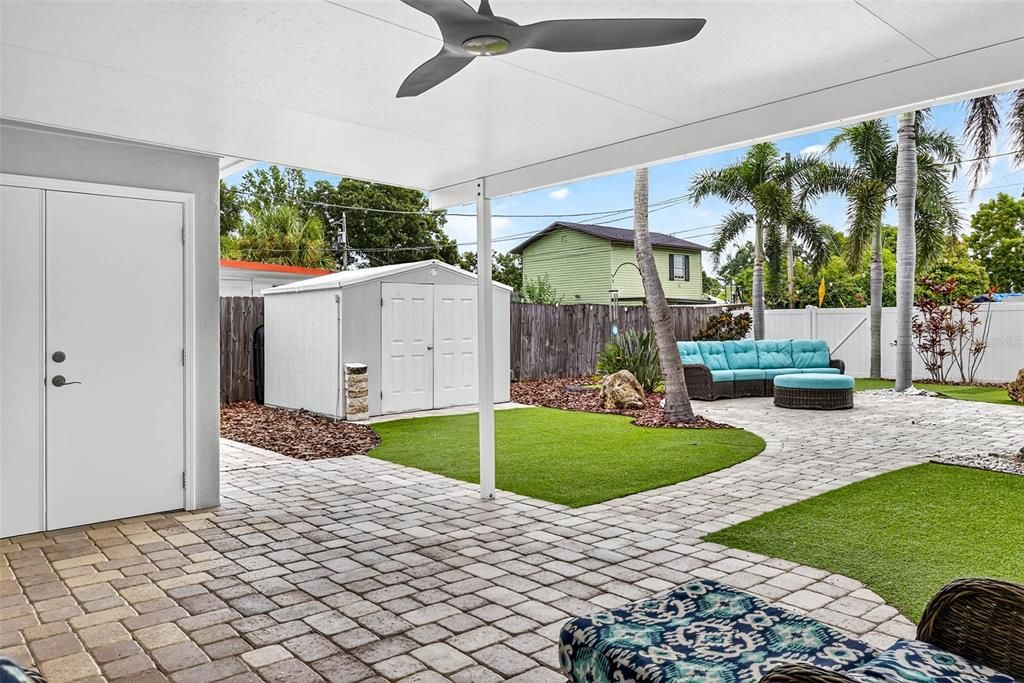 For Rent: $3,000 (2 beds, 1 baths, 852 Square Feet)