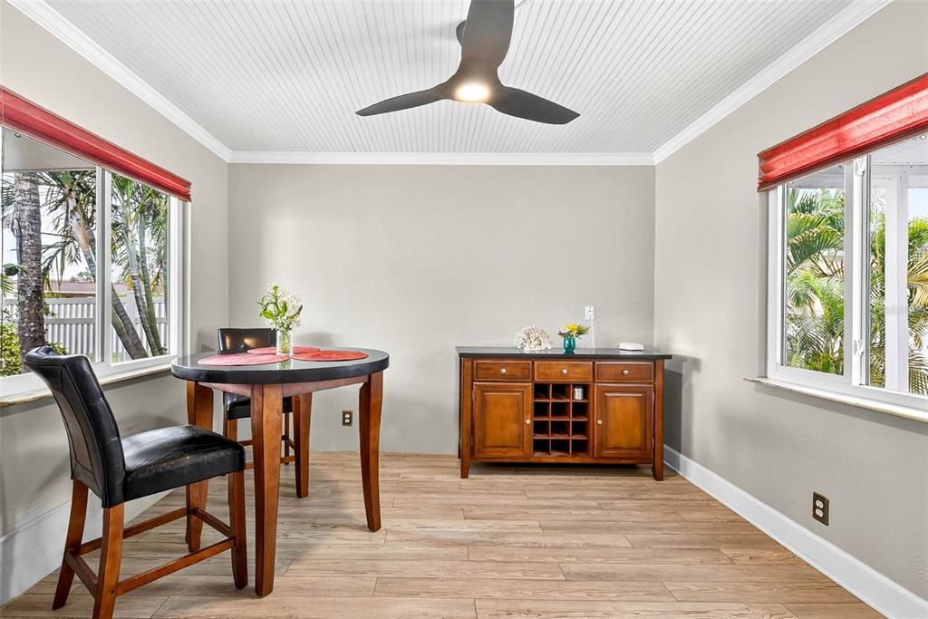 For Rent: $3,000 (2 beds, 1 baths, 852 Square Feet)