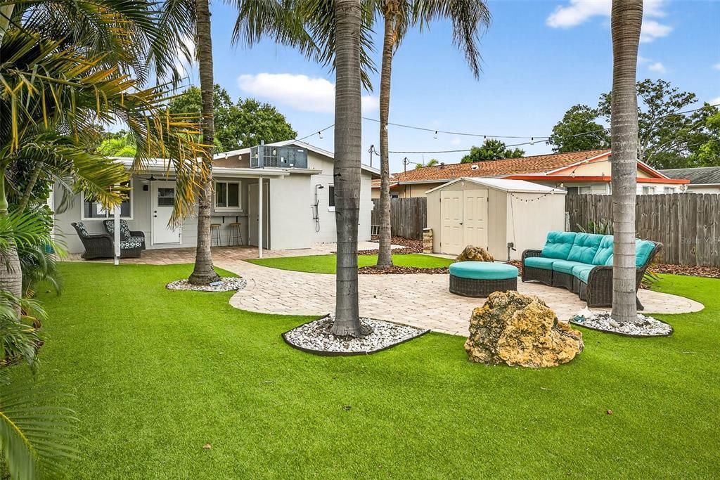 For Rent: $3,000 (2 beds, 1 baths, 852 Square Feet)