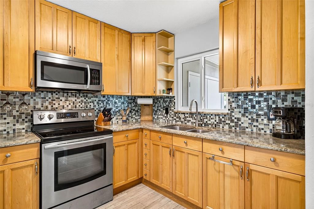 For Rent: $3,000 (2 beds, 1 baths, 852 Square Feet)