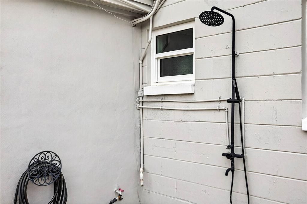 For Rent: $3,000 (2 beds, 1 baths, 852 Square Feet)