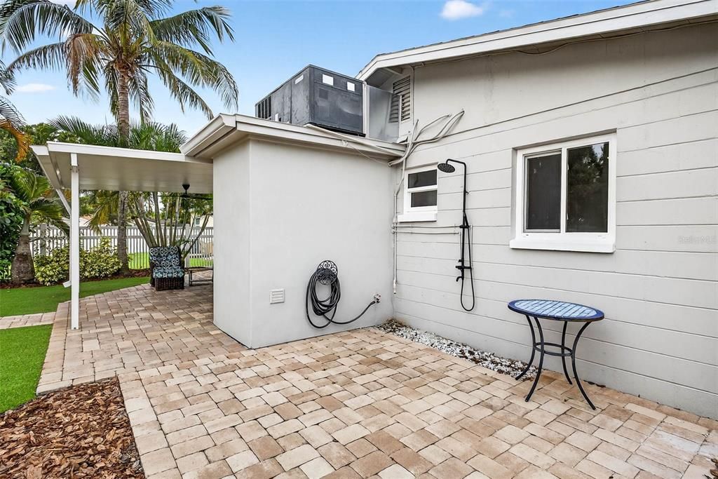 For Rent: $3,000 (2 beds, 1 baths, 852 Square Feet)