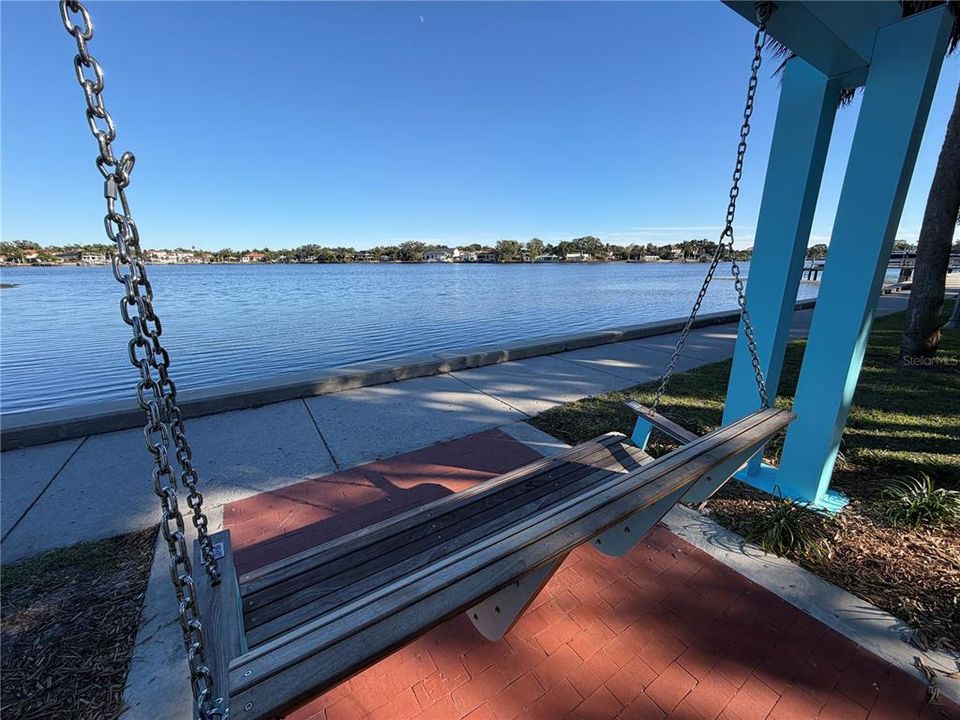 For Rent: $3,000 (2 beds, 1 baths, 852 Square Feet)