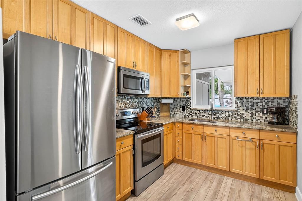 For Rent: $3,000 (2 beds, 1 baths, 852 Square Feet)