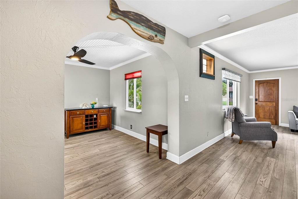 For Rent: $3,000 (2 beds, 1 baths, 852 Square Feet)