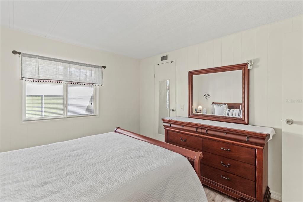 待售: $170,000 (2 贝兹, 2 浴室, 1056 平方英尺)