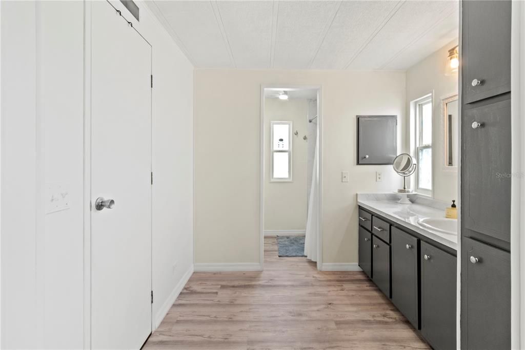 待售: $170,000 (2 贝兹, 2 浴室, 1056 平方英尺)