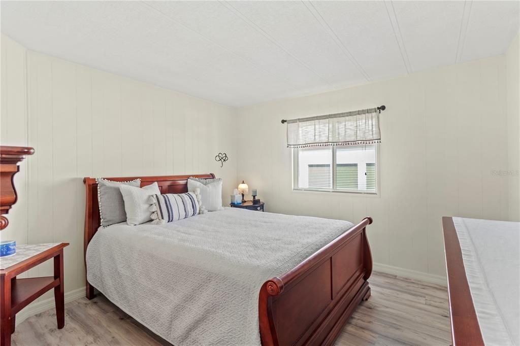 待售: $170,000 (2 贝兹, 2 浴室, 1056 平方英尺)