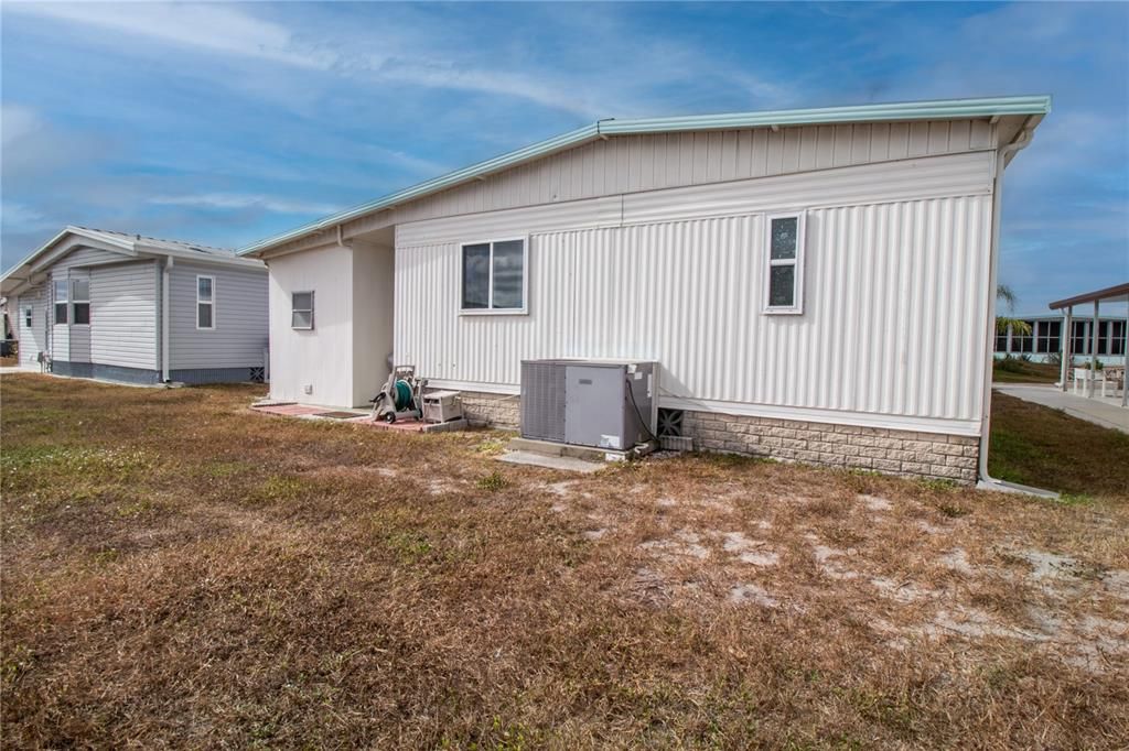 待售: $170,000 (2 贝兹, 2 浴室, 1056 平方英尺)