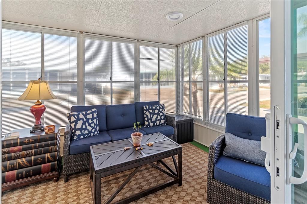 待售: $170,000 (2 贝兹, 2 浴室, 1056 平方英尺)