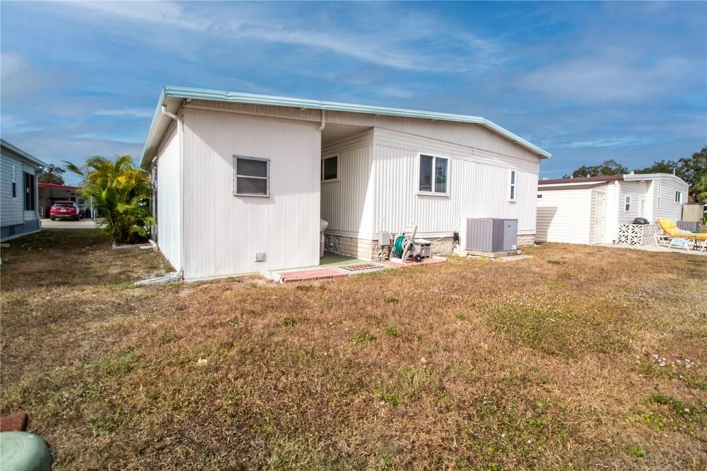 待售: $170,000 (2 贝兹, 2 浴室, 1056 平方英尺)