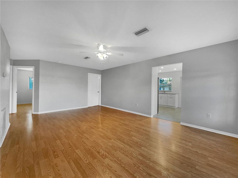 For Sale: $312,000 (3 beds, 2 baths, 1192 Square Feet)