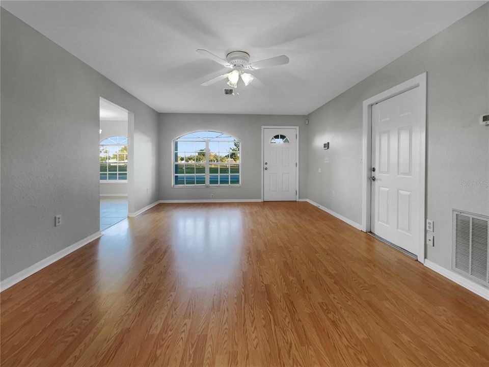 For Sale: $312,000 (3 beds, 2 baths, 1192 Square Feet)