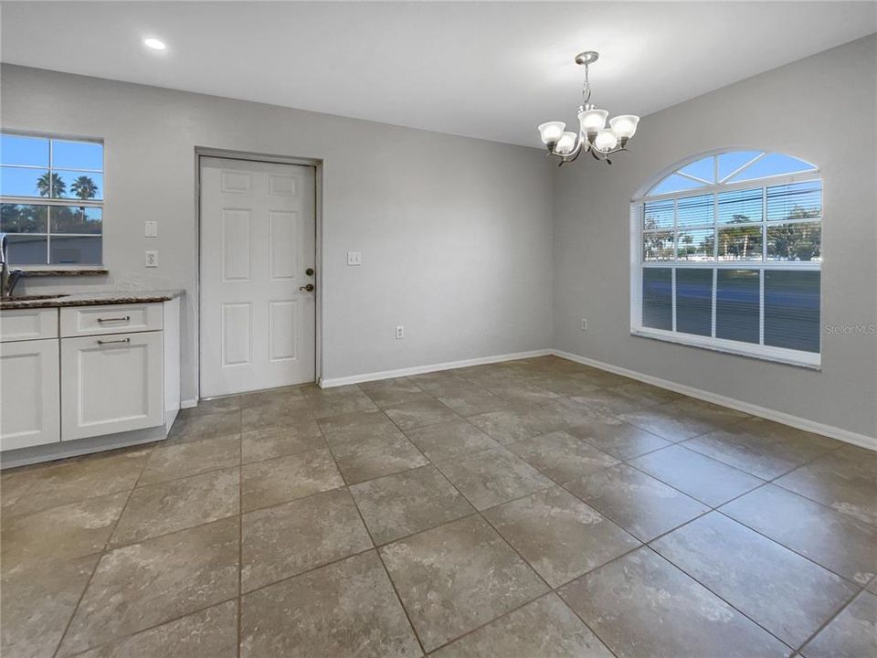 For Sale: $312,000 (3 beds, 2 baths, 1192 Square Feet)